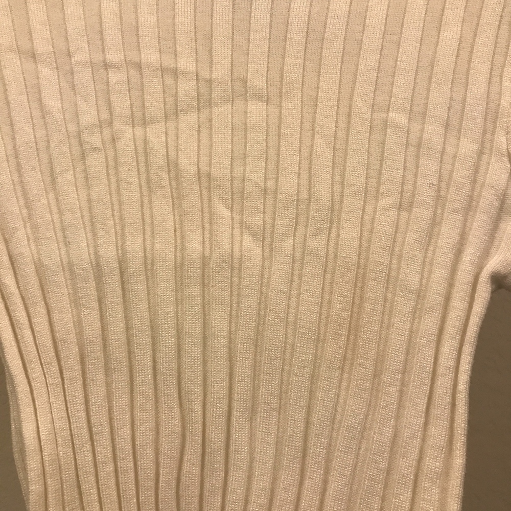 ❌SOLD❌ turtle neck crop top - Picture 2 of 3